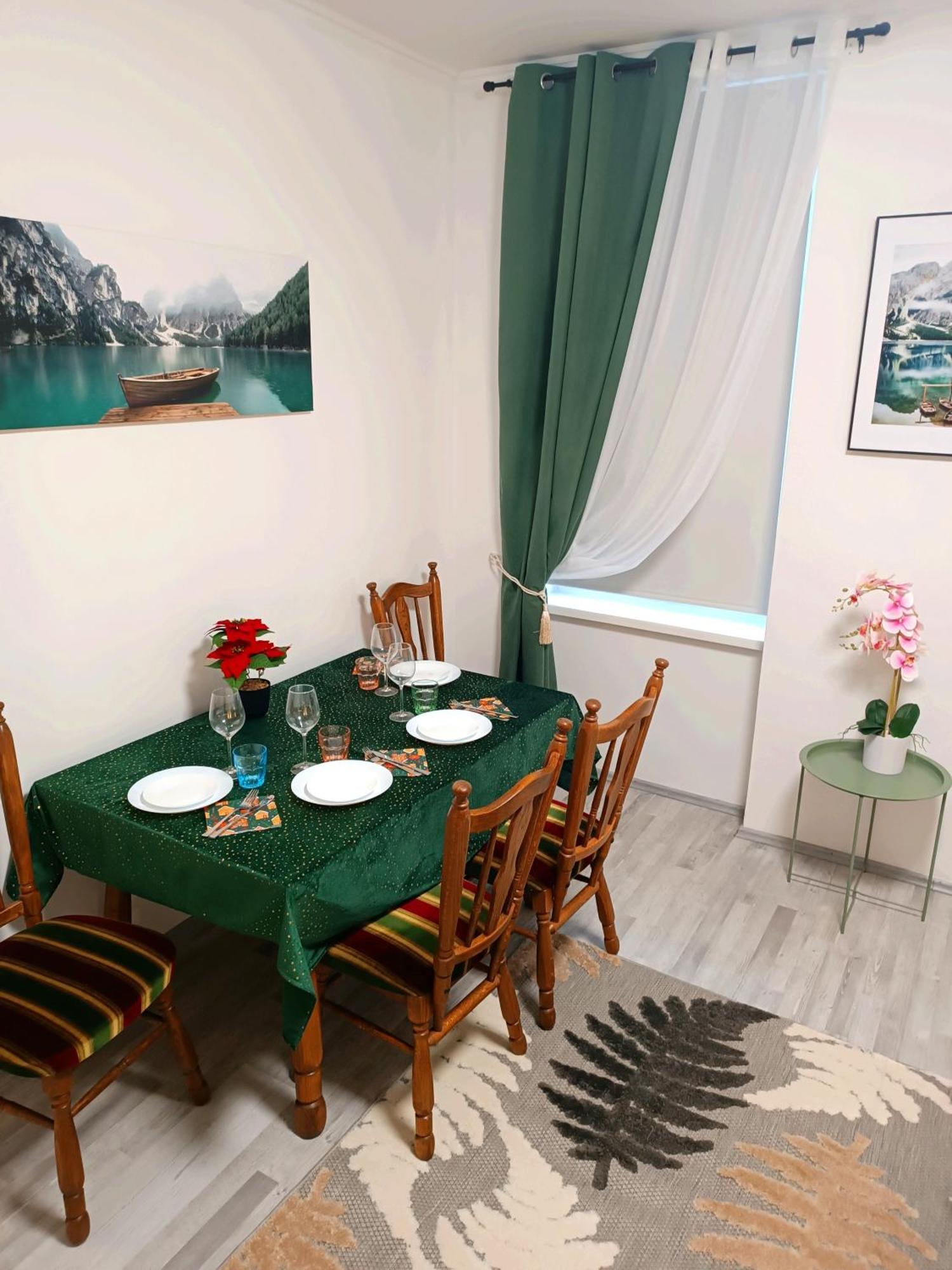 Family 2 Room's Centre Apartment