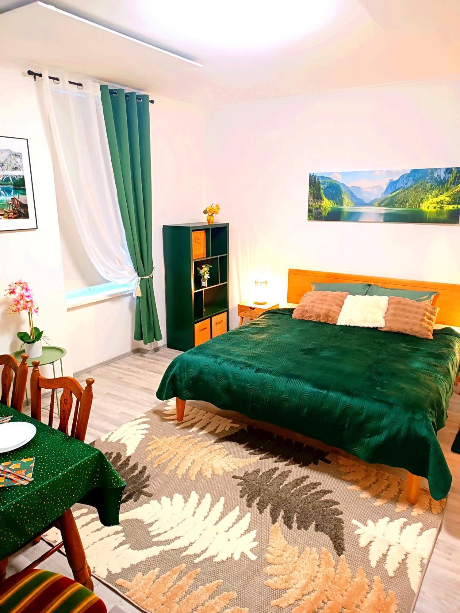 Family 2 Room's Centre