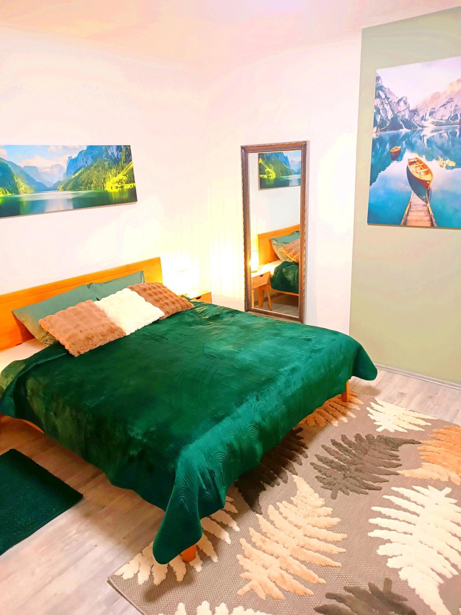 Family 2 Room's Centre Apartment *